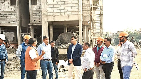 नागपुर में जल्द पूरा होगा 'स्वप्न निकेतन', मनपा आयुक्त ने झोपड़पट्टी पुनर्वसन प्राधिकरण के प्रोजेक्ट का किया निरीक्षण