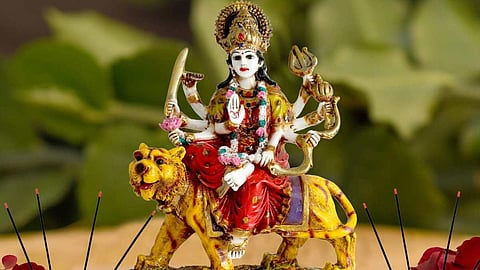मासिक दुर्गाष्टमी को मां दुर्गा को अवश्य चढ़ाएं ये वस्तुएं, रुपए-पैसों की तंगी हो जाएगी दूर!