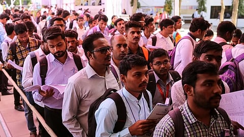 दुनिया में बेरोजगारी बढ़ी, भारत में स्थिति कुछ बेहतर