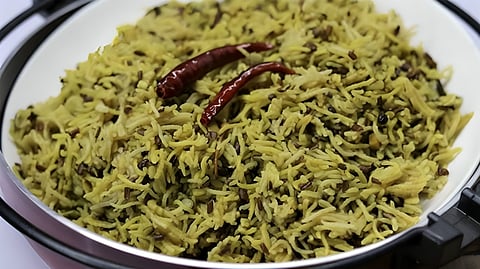 मकर संक्रांति पर बनाएं उड़द दाल की स्वादिष्ट खिचड़ी, स्वाद चख हर कोई करेगा तारीफ, जानें बनाने का तरीका