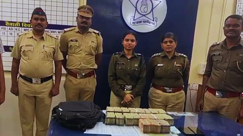 कोतवाली पुलिस ने की कार्रवाई, 2 हिरासत में नाकाबंदी में 41.67 लाख नकदी जब्त