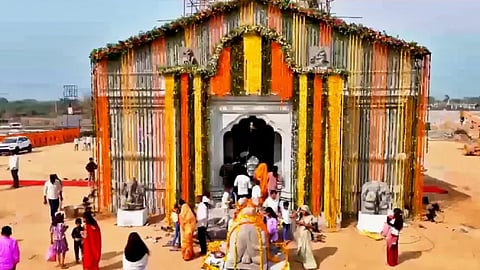 अखिलेश यादव के केदारेश्वर मंदिर की पहली झलक, महाशिवरात्रि पर पूरे परिवार ने की विशेष पूजा
