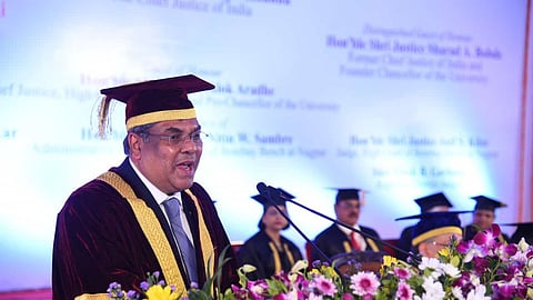 दीक्षांत समारोह में शामिल हुए चीफ जस्टिस संजीव खन्ना।