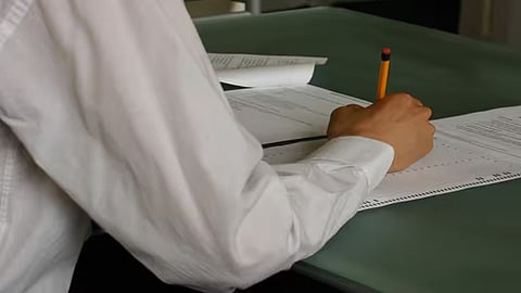 एक केंद्र ऐसा भी जहां इकलौते छात्र ने दी Exam।