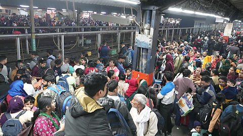 New Delhi Railway Station Stampede: रेलवे ने किया मुआवजे का ऐलान, मृतकों के परिजनों को मिलेगी 10 लाख की आर्थिक सहायता
