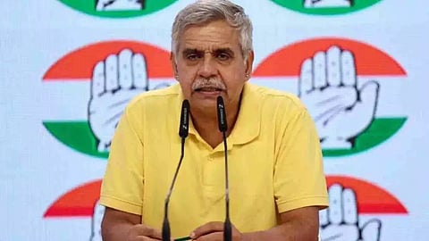 CM योगी का एक फैसला... और यूपी से दिल्ली तक मच गया बवाल, AAP के बाद अब कांग्रेस नेता संदीप दीक्षित की हुई एंट्री