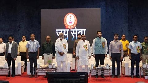 आदिवासी आश्रम विद्यालयों की गुणवत्ता सुधारने के लिए नियंत्रण समिति