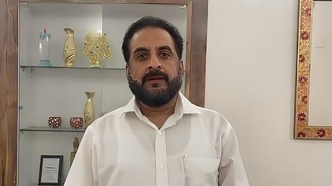 तस्वीरों और वीडियो में दिख रही क्रूरता के खिलाफ जनता ने आवाज उठाई है और अब आरोपी के साथ-साथ धनंजय मुंडे को भी कटघरे में ले लिया है। इस मामले में महाराष्ट्र के AIMIM अध्यक्ष ने बड़ा बयान दिया है।