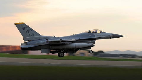 अमेरिकी राष्ट्रपति की सुरक्षा में बड़ी सेंध! सेना ने तुरंत भेजा F-16 फाइटर जेट; जानिए पूरा मामला