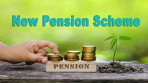 नेशनल पेंशन स्कीम यानी एनपीएस और यूनिवर्सल पेंशन स्कीम यानी यूपीएस। जनवरी 2004 में शुरू की जाने वाली एनपीएस ने पुरानी पेंशन स्कीम यानी ओपीएस की जगह ली है और केंद्र सरकार के अंतर्गत, सभी विभागों को कवर करती है।