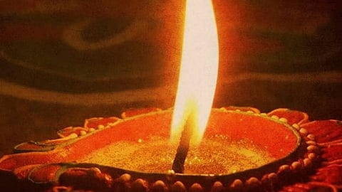 शनिवार को इन स्थानों पर जलाएं दीया, जीवन की कठिनाइयों से मिलेगी मुक्ति, सफलता के खुलेंगे नए मार्ग