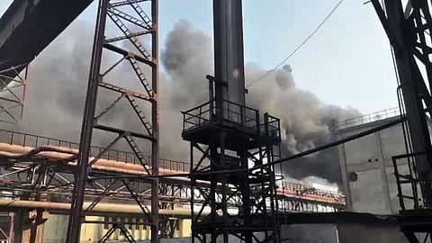 massive fire in bhilai steel plant in durg causes chaos hindi news huge fire broke out in the coke oven of bsp