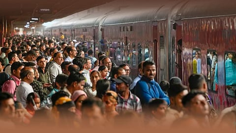 Indian Railways: इन स्टेशनों पर रेलवे का चल रहा पायलट प्रोजेक्ट, होंगे कई बदलाव; भगदड़ जैसी घटना रोकने के लिए प्लान 60 तैयार