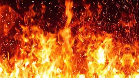 वैशाली नगर के पटाखा गोदाम में आग का 'तांडव