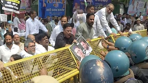 ED की चार्जशीट के खिलाफ सड़कों पर कांग्रेस, केंद्र पर बदले की राजनीति लगाया आरोप