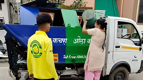कचरा गाड़ी (सोर्स: सोशल मीडिया)