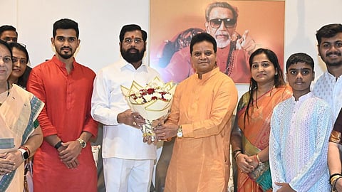 यूबीटी समूह की उपनेता एवं प्रवक्ता संजना घाडी एवं उनके पति पूर्व नगरसेवक संजय घाडी ने आज सार्वजनिक रूप से एकनाथ शिंदे की शिवसेना पार्टी की सदस्यता हासिल की।