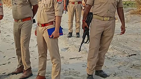 यूपी पुलिस एनकाउंटर में इनामी ढेर