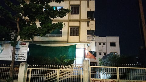 अपार्टमेंट में चल रहे देहव्यापार पर एसएसबी छापा