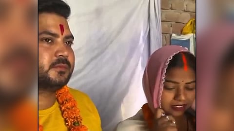 बिहार में वायरल लव स्टोरी, पंखा रिपेयर करने वाले इलेक्ट्रीशियन से महिला को हुआ प्यार, वीडियो वायरल