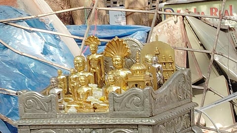 मुंबई के विले पार्ले पूर्व कांबलीवाड़ी में स्थित 35 साल पुराने पार्श्वनाथ दिगंबर जैन मंदिर तोड़ने जाने पर जैन समाज भड़क गया हैं।