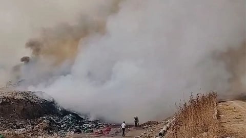 तीसरे दिन भी भांडेवाड़ी डंपिंग यार्ड में आग की तपिश बरकरार