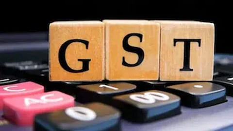 हाल ही में SBI Research ने GST 2.0 से कंज्पशन बढ़ने की उम्मीद जतायी जा रही है। जिसके चलते Indian Economy के ग्रोथ रेट में सुधार आ सकता है। साथ ही CPI Inflation में 20-25 अंकों की कमी आ सकती है।