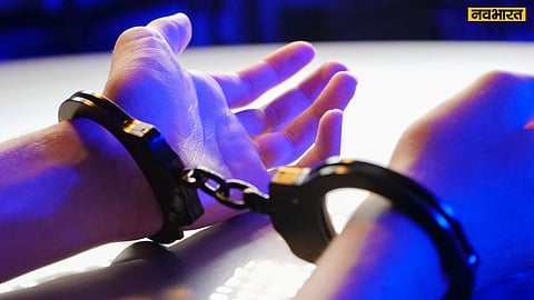 सिटी के 2 सराफा व्यापारियों को 3.40 करोड़ रुपये का चूना लगाने वाले नटवरलाल पडोले चौक निवासी राहुल नरेशचंद्र खाबिया (जैन) को धोखाधड़ी के मामले में मुंबई पुलिस ने गिरफ्तार किया है।