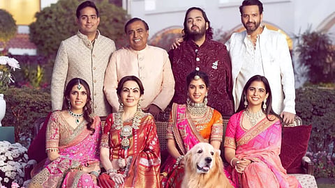 एशिया के सबसे अमीर परिवार के तौर पर पहचान बनाने वाले अंबानी परिवार पर इस समय दुख की घड़ी आ गयी है। उनके परिवार के एक बेहद ही प्यारे सदस्य ने कल दुनिया को अलविदा कह दिया है।