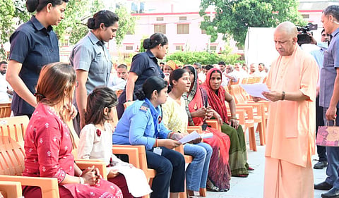 'लापरवाही बर्दाश्त नहीं', जनता दर्शन में CM योगी का एक्शन मोड, अफसरों को दिए निर्देश