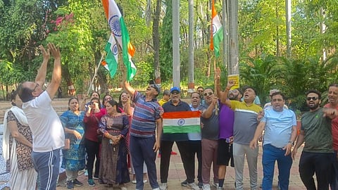 पहलगाम हमले के जवाब में भारतीय सेना ने बीते दिन पाकिस्तान के 9 आतंकवादी ठिकानों पर हमला किया। इस हमले के बाद नागपुर समते देश भर में जश्न मनाया गया और पटाखे फोड़ने के साथ वंदे मातरम के नारे लगाए गए।