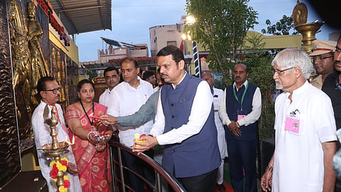 मेमोरियल पार्क का CM देवेंद्र फडणवीस ने किया निरीक्षण।