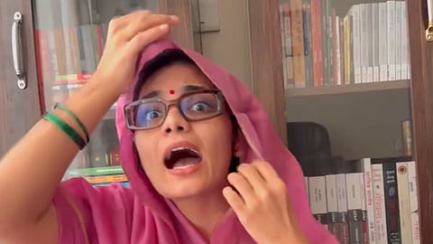 Neha Singh Rathore New Song Chowkidar Kaayar Baa