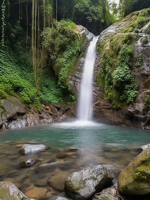 नैनीताल के आसपास मौजूद इन Waterfall में लगाएं डुबकी