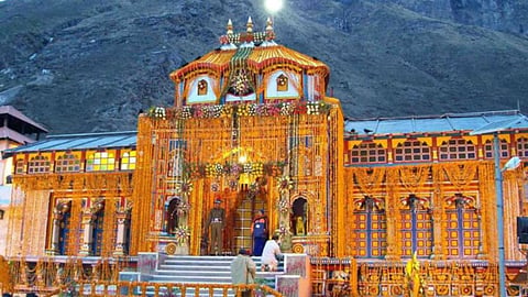 रविवार को खुल रहा है बद्रीनाथ धाम का पट, क्यों कहा जाता है इस स्थान को 'धरती का बैकुंठ'