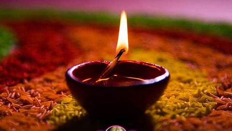 शाम का दीपक लाएगा जीवन में सुख-समृद्धि, मिटेगा पारिवारिक क्लेश, लेकिन शाम में 'इस' समय जलाएं दीया