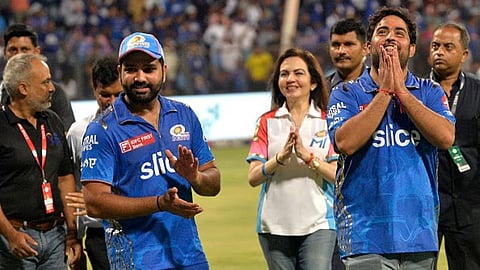 रोहित शर्मा के लिए नीता अंबानी और आकाश अंबानी को कुर्सी से होना पड़ा खड़ा, IPL 2025 में MI के मालिकों ने क्यों ऐसा किया?