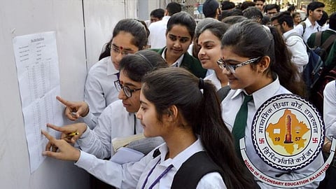 अगर आपने राजस्थान बोर्ड में 10वीं की एग्जाम दी है, तो आपके लिए आज का दिन काफी अहम साबित हो सकता है। आज रिजल्ट के बाद टॉपर्स की मेरिट लिस्ट भी जारी की जाने वाली हैं।