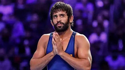 कोच के झटके से पहलवान बजरंग पूनिया औंधे मुंह गिरे, माफी मांगने के बाद छूटी जान