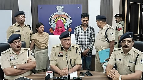 फर्जी पहचान, नकली दस्तावेज लेकिन आधार से खुल गई पोल: भारत में नाम बदलकर रह रहा था बांग्लादेशी कपल