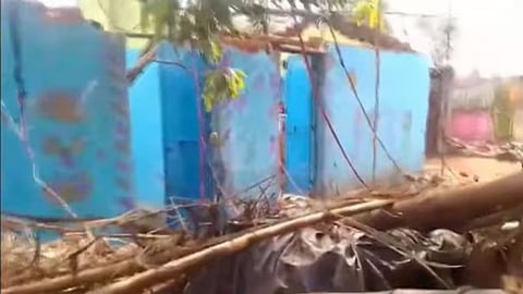 सागर जिले में तेज आंधी में छप्पर के साथ बच्चे भी उड़े
