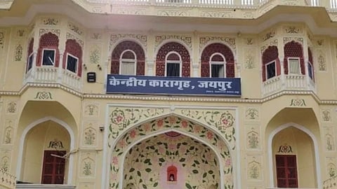 जेल से अस्पताल नहीं, होटल पहुंचे कैदी: जयपुर में कैदियों की मौज-मस्ती का चौंकाने वाला खुलासा