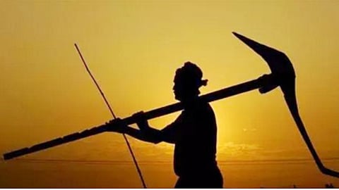 फिर साहूकारों के दरवाजे पर किसान