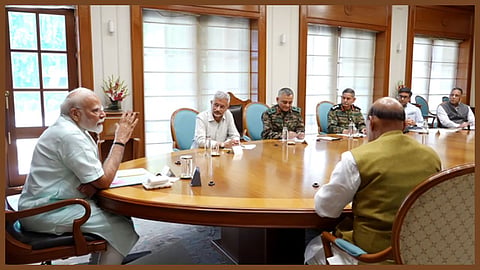 ऑपरेशन सिंदूर अभी खत्म नहीं... सरकार की कड़ी चेतावनी, अब गोली का जवाब गोले से मिलेगा