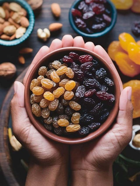 many benefits of eating raisins soaked overnight and health