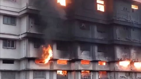 ठाणे की 14 मंजिल इमारत में लगी आग