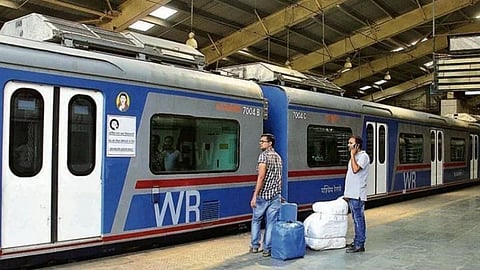 मुंबई की सभी लोकल ट्रेनों में लगेंगे ऑटोमेटिक दरवाजे