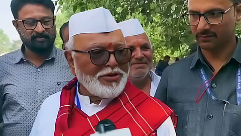 एनसीपी नेता और मंत्री छगन भुजबल ने शिवसेना यूबीटी पर बयान देने से परहेज किया। हालांकि, बालासाहेब ठाकरे पर उठे सवालों को लेकर तीखा जवाब दिया। छगन भुजबल ने इम्तिाज जलील के आरोपों का खंडन किया।