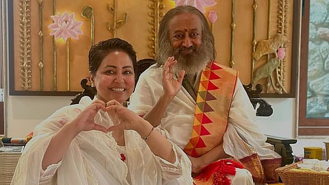 धीरे-धीरे हिंदू बनती जा रही हैं हिना खान! सोशल मीडिया पर एक्ट्रेस के धर्म पर शुरू हुई बहस