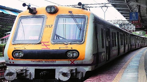 मध्य रेलवे का मुंबई मंडल 29 जून को मेगा ब्लॉक रखने वाला है। इस मेगा ब्लॉक के कारण लोकल में यात्रा करने वालों को समस्या का सामना करना पड़ सकता है। इस दिन क्या होगा लोकल का समय और रूट यहां जानिए।